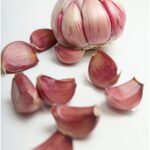 31 Benefits Of Garlic For Health, Skin, & Hair + How To Use It